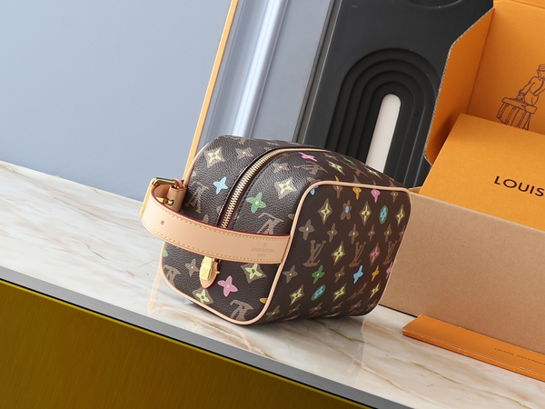 ルイヴィトンバッグ背面デザイン